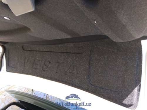 Ворсовая накладка на крышку багажника Lada Vesta